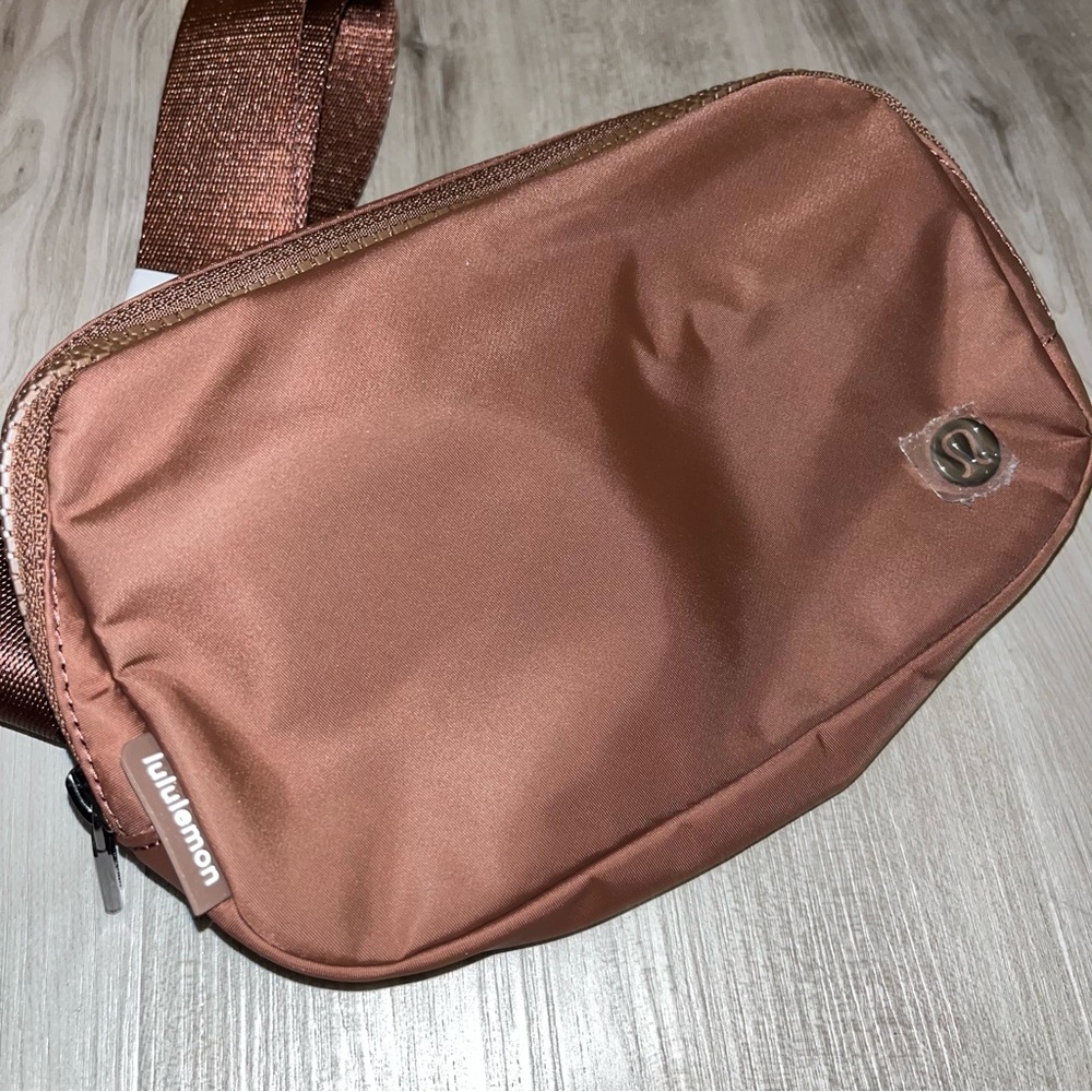 Lululemon everywhere belt bag NWT 1L - Picture 9 of 12